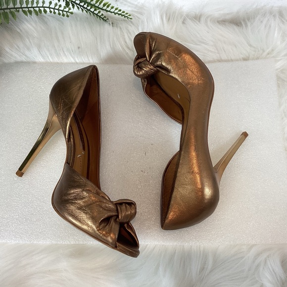 BCBGMAXAZRIA LEATHER BRONZE TWIST KNOT PEEP TOE STILETTO PUMPS SZ 7.5 - Picture 5 of 9